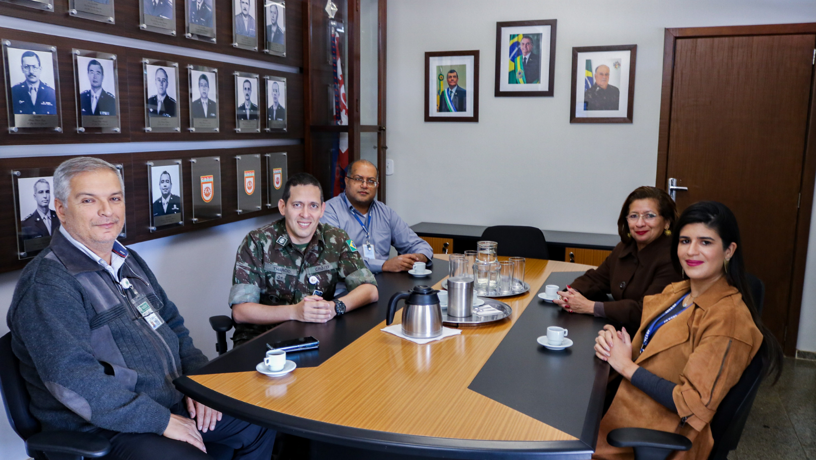 Equipe técnica do Crea-DF reunida com a Comissão Regional de Obras da 11° Região Militar 