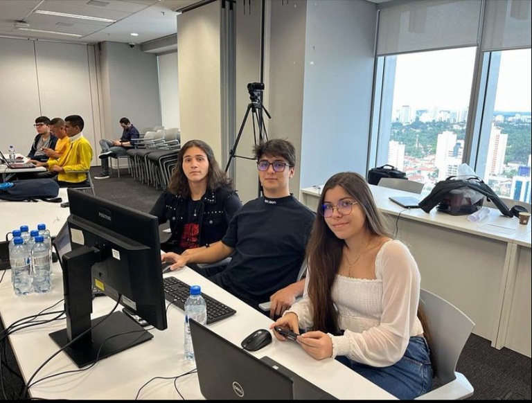 Estudante Maria Cecília Vilaça, Lucas Costa e Rafael Prazim se classificam para etapa final da Huawei ICT Competition