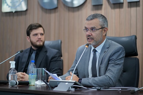 Coordenador da CEF, eng. civ. Daltro Pereira, ao lado do conselheiro federal e membro da comissão eng. mec. Lucas Carneiro (à esq.), durante a Janela da Transparência